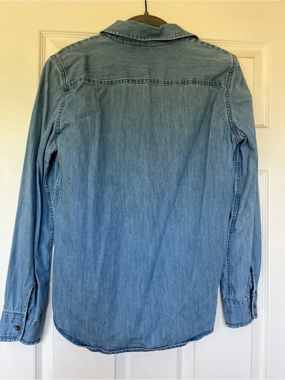 Banana Republic soft Wash light Denim Button-Up Shirt - Picture 3 of 4
